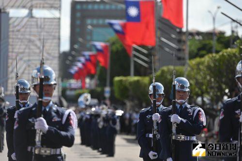 ▲三軍樂儀隊在國慶大典上表演。（圖／記者葉政勳攝，2021.10.10）