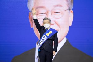 韓執政黨總統候選人陷爭議　文在寅指示調查

