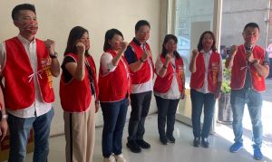 高議員:將阻陳其邁為惡霸安排位置 陳柏惟冷回二字 ▲罷免團體邀北高議員為刪Q行動助陣,希望把陳柏惟帶回高雄。 (圖/罷免陳柏惟總部提供,2021.10.11)