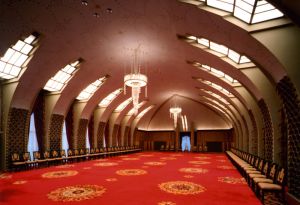 日本首相公邸雖是首相的住所,但裡頭也有辦公室以及交誼廳,功能齊備。圖為首相公邸的大廳,可用來接海外重要人士。(圖/翻攝自日本首相官邸官網) ▲日本首相公邸雖是首相的住所,但裡頭也有辦公室以及交誼廳,功能齊備。圖為首相公邸的大廳,可用來接海外重要人士。(圖/翻攝自日本首相官邸官網)