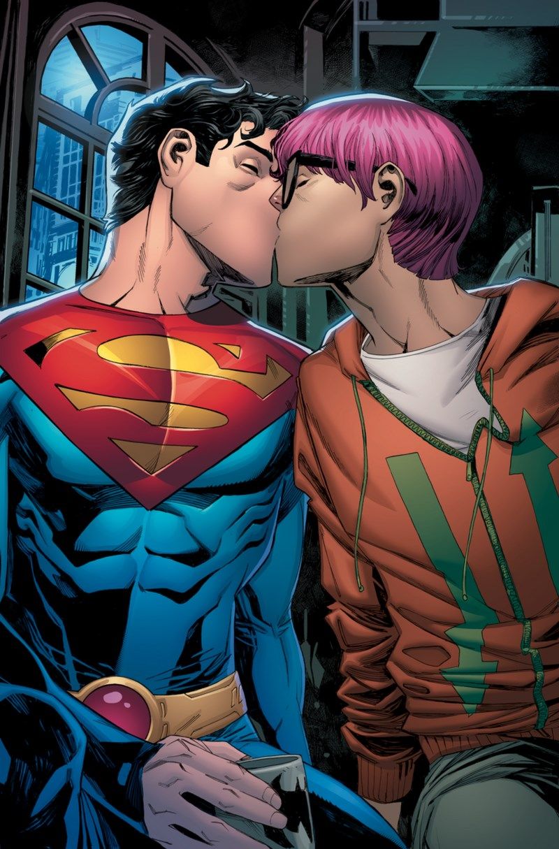 ▲美國DC漫畫公司11日全國出櫃日宣布，新一代超人強．肯特將和男性友人發展一段浪漫關係。（圖取自美國DC漫畫公司網頁dccomics.com）