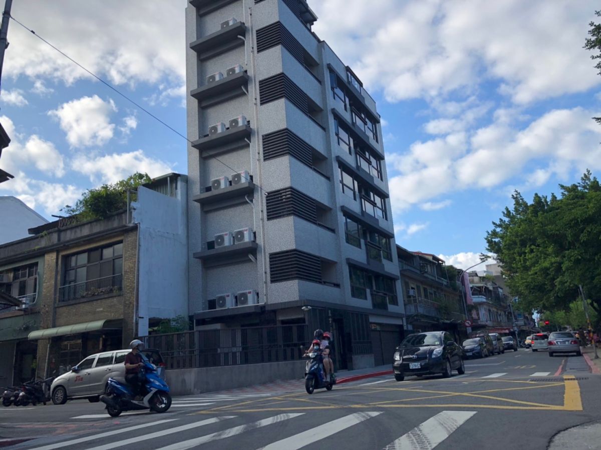 ▲危老改建的新建案通常基地較小、公設比高。(圖/NOWnews資料照片)