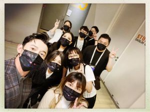 ▲吳慷仁(左一)多年來沒有經紀人幫忙打點工作,所有大小事都是自己親自處理。(圖/吳慷仁臉書) ▲吳慷仁(左一)多年來沒有經紀人幫忙打點工作,所有大小事都是自己親自處理。(圖/吳慷仁臉書)