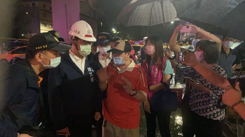 ▲市長陳其邁率林欽榮副市長、秘書長及相關局處首長到場了解。(圖/翻攝畫面)