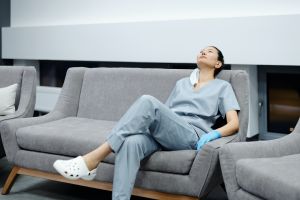 疲憊的護理師 ▲護理師遭人謾罵,失望表示「下輩子不當護理師了!」(示意圖)(圖/翻攝自pexels)