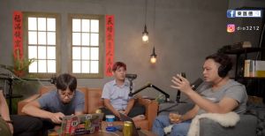東區德 ▲東區德12日直播,主張粉絲不要去買龍龍的脫口秀專場門票。(圖/翻攝東區德YouTube)