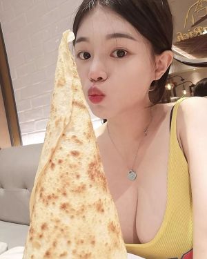 ▲綠肥兒嘟嘴耍萌。(圖/綠肥兒IG) ▲綠肥兒嘟嘴耍萌。(圖/綠肥兒IG)