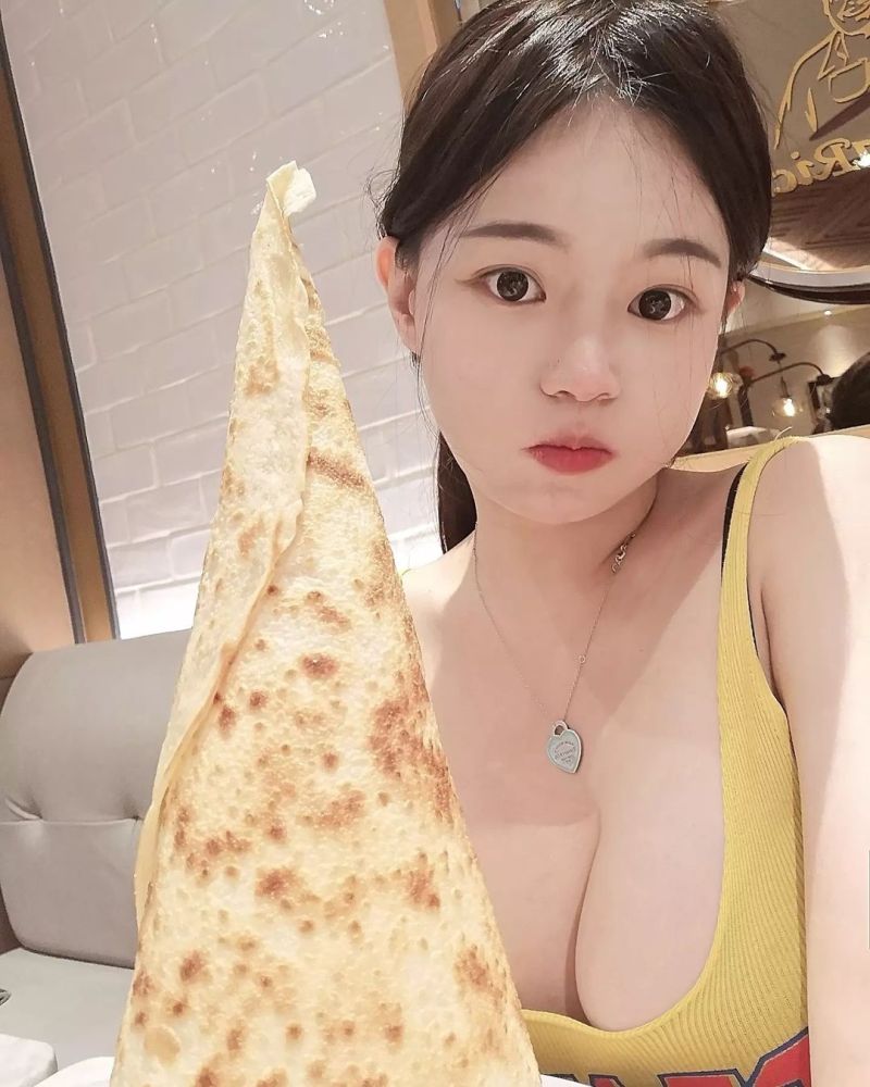▲綠肥兒不吝展露性感。(圖/綠肥兒IG)