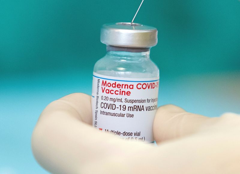 ▲美國藥廠莫德納（Moderna）今天向日本政府提出因應COVID-19（2019冠狀病毒疾病）Omicron變異株的二價疫苗批准申請，是繼美國輝瑞後第2家藥廠。（圖／美聯社／達志影像）