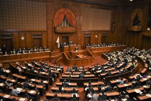 日本眾議院選戰激烈　經濟防疫政策受關注
