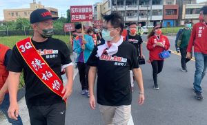 里長沒未見過陳柏惟？里民照片打臉：站你旁邊是誰？
