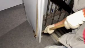高市府今(18)日針對大仁路80號等7棟建物,強力排除避難逃生動線之障礙情事。(圖/翻攝畫面) ▲高市府今(18)日針對大仁路80號等7棟建物,強力排除避難逃生動線之障礙情事。(圖/翻攝畫面)