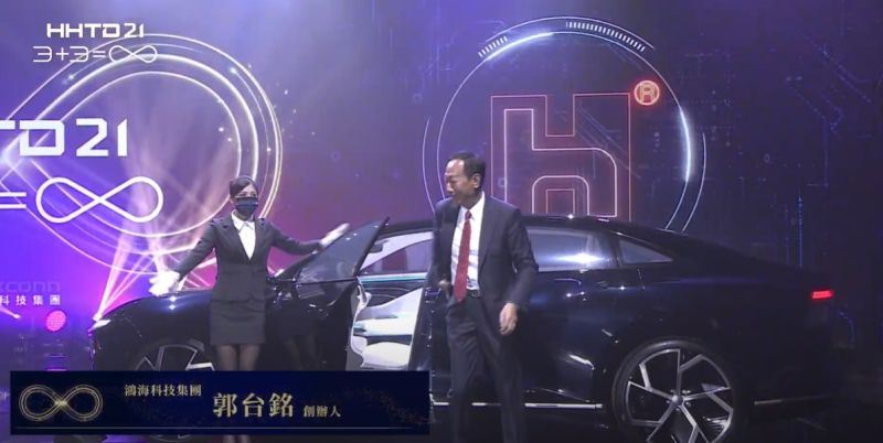 ▲鴻海科技日Hon Hai Tech Day (HHTD21)於今(18)日登場,創辦人郭台銘也親自開其中一款電動車出場。(圖/翻攝自HHTD21直播現場)