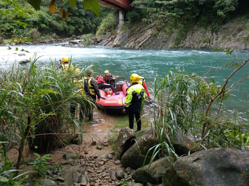 ▲台灣山區地形陡峭河流湍急，一旦上游出現暴雨，中下游水位瞬間高漲恐造成危害，去年虎豹潭落水案就導致6人不幸死亡。氣象局5月起與雙北市試辦「山區暴雨警示訊息」，希望降低危害。（圖／NOWnews資料照片，新北市政府提供）