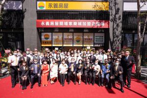 ▲永義房屋關埔家樂城加盟店試營運首日便成交兩戶,業績在半個月內突破200萬!(圖/品牌提供)