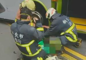 永和外送員遭公車輾斃 ▲永和外送員遭公車輾斃
