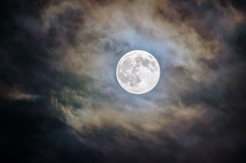 「超級藍月」今晚必看！最佳觀賞地區、時間快收　錯過要再等6年
