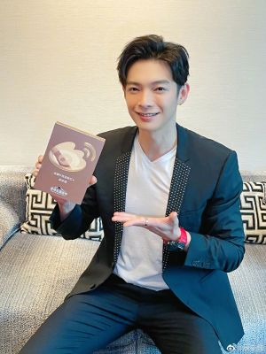 ▲辰亦儒除演藝事業,還認真在直播賣貨。(圖/辰亦儒微博) ▲辰亦儒除演藝事業,還認真在直播賣貨。(圖/辰亦儒微博)