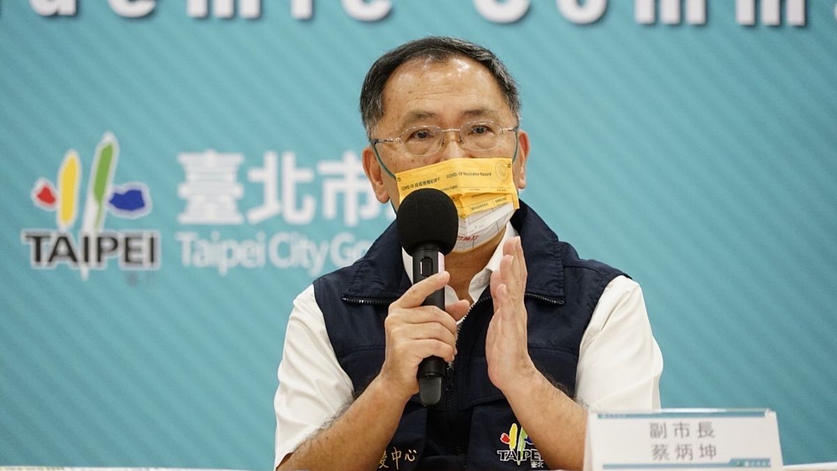 ▲台北市副市長蔡炳坤20日表示，中央在預約疫苗接種人數上分配不均，應當與地方合作，不要壓榨醫護人力。（圖／台北市政府提供）