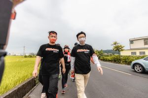 郭國文 陳柏惟 ▲民進黨立委郭國文日前南下,陪同台灣基進立委陳柏惟徒步選區,爭取更多民眾支持。(圖/3Q霧峰好地芳臉書)