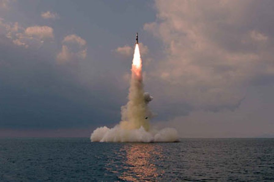 ▲北韓19日成功試射一枚新型潛射彈道飛彈。（圖／翻攝自北韓勞動新聞網頁rodong.rep.kp）