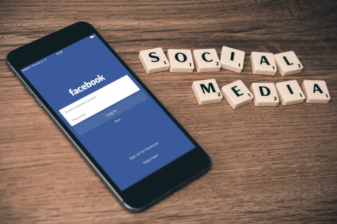 ▲臉書(Facebook)傳出無預警大規模封鎖帳號,不少苦主也留言喊+1。(示意圖/翻攝自Unsplash)