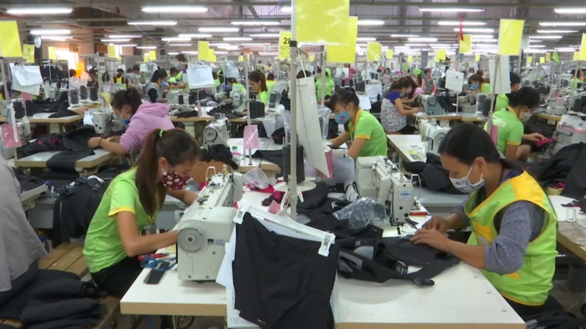 ▲越南大批工人逃離南部工業區，使得製造業陷入「用工荒」。資料照。（圖／美聯社／達志影像）