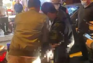 新莊孫殺嬤命案,嫌犯當場被警方逮捕。(圖/翻攝畫面) ▲新莊孫殺嬤命案,嫌犯當場被警方逮捕。(圖/翻攝畫面)