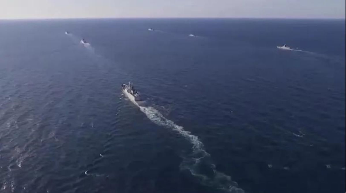 ▲中俄海軍共10艘艦艇本月18日共同穿越津輕海峽。（圖／翻攝自環球時報）