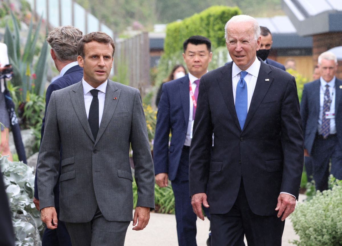 ▲美國總統拜登告訴法國總統馬克宏（Emmanuel Macron），美國背著法國與澳洲達成潛艦交易行事「笨拙」。資料照。（圖／美聯社／達志影像）