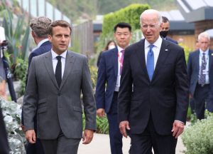 拜登和馬克宏討論印太安全合作　羅馬G20峰會面會
