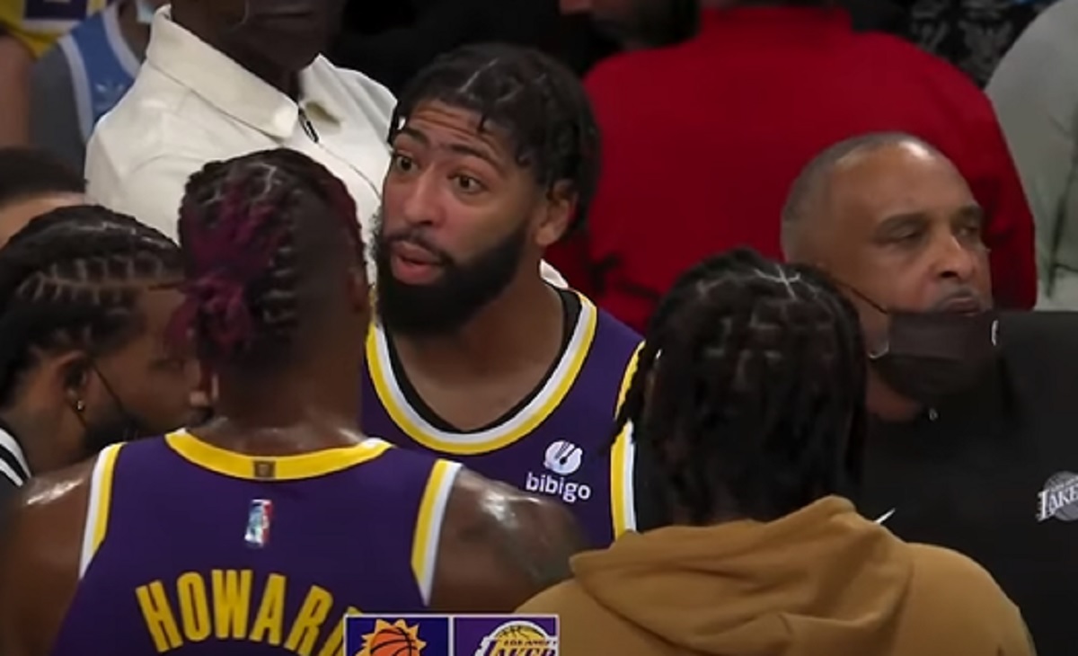 ▲Anthony Davis和Dwight Howard發生爭吵。(圖/取自MLG Highlights)