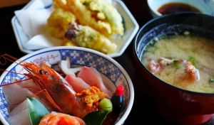 日本,生魚片,日式料理,壽司。(示意圖/翻攝pixabay) ▲日本人的長壽秘訣,在於日常的飲食習慣。(示意圖/翻攝pixabay)
