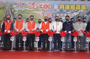 ▲行政院長蘇貞昌與新北市長侯友宜都有出席剪綵典禮。(圖/翻攝自交通部公路總局臉書) ▲行政院長蘇貞昌與新北市長侯友宜都有出席剪綵典禮。(圖/翻攝自交通部公路總局臉書)
