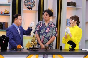 ▲梁赫群(中)認為只要老婆高興,生活就會快樂。(圖/JET提供) ▲梁赫群(中)認為只要老婆高興,生活就會快樂。(圖/JET提供)
