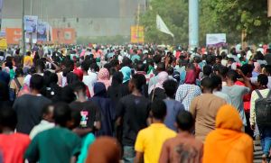 蘇丹軍事政變總理遭拘留　數萬民眾上街抗議傳槍響
