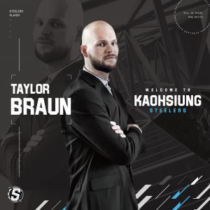 ▲ P. LEAGUE+高雄鋼鐵人球團今(26)日宣布,與新洋將布朗(Taylor Braun)完成簽約。(圖/高雄鋼鐵人提供) ▲ P. LEAGUE+高雄鋼鐵人球團今(26)日宣布,與新洋將布朗(Taylor Braun)完成簽約。(圖/高雄鋼鐵人提供)