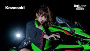 中職／香車配美人！樂天女孩孟潔、卉妮上重機露性感
