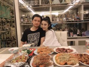 李宇柔 ▲老公每日探望,讓李宇柔有了求生意志。(圖 / 翻攝李宇柔FB)