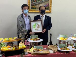 中華醫大餐旅系健康樂活餐廳獲頒「臺灣米標章」認證
