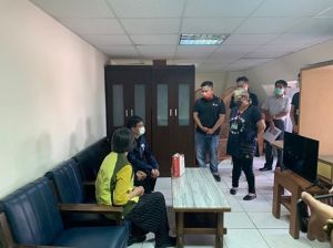 ▲市長陳其邁十分重視受災戶的後續安置,不僅親自撥空探視或陪同看屋,住戶如果有需要,更暖心送上電視機等家電用品。(圖/高市府提供) ▲市長陳其邁十分重視受災戶的後續安置,不僅親自撥空探視或陪同看屋,住戶如果有需要,更暖心送上電視機等家電用品。(圖/高市府提供)
