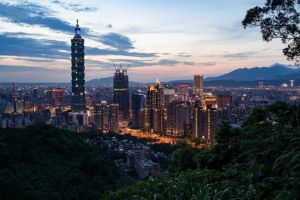 ▲台北獲選《寂寞星球》(Lonely Planet)「2022年全球最佳旅遊城市」第二名。(圖/美聯社/達志影像) ▲國旅券今天起上路,中籤民眾可以把握各種好康。(圖/美聯社/達志影像)