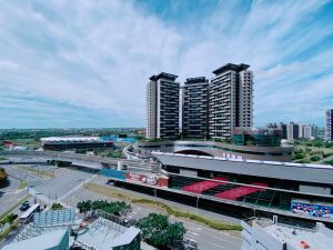 ▲環球購物中心桃園A19是機場捷運A19站與商場共構的複合式購物中心,帶動區域生活機能,受到雙北通勤族青睞。(圖/永慶房屋網提供) ▲環球購物中心桃園A19是機場捷運A19站與商場共構的複合式購物中心,帶動區域生活機能,受到雙北通勤族青睞。(圖/永慶房屋網提供)