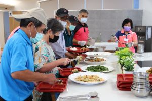 ▲多功能日照中心的餐食，均由營養師設計符合在地食材的菜單，讓長輩吃的開心又兼顧營養。（圖／資料照片）