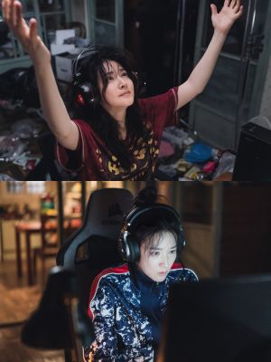 ▲李英愛劇中沉迷電玩、愛喝酒。(圖/Netlfix) ▲李英愛劇中沉迷電玩、愛喝酒。(圖/Netlfix)