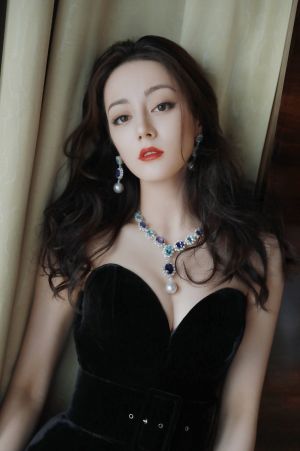 ▲迪麗熱巴是知名的新疆美女。（圖／翻攝嘉行迪麗熱巴工作室）