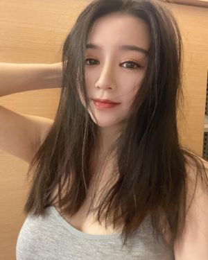 李妍憬 ▲李妍憬日前在臉書徵婚,吸引許多異性報名。(圖/翻攝李妍憬FB)