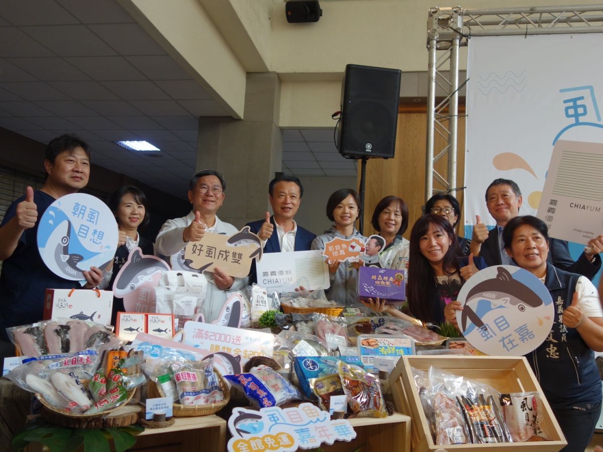 ▲「2021嘉義縣虱目魚嘉年華線上購物活動」啓動記者會，由翁章梁縣長與料理達人蔡季芳（阿芳老師），以及立委陳明文與在地鄉鎮長、議員及漁民一同揭開序幕。（圖／資料照片）