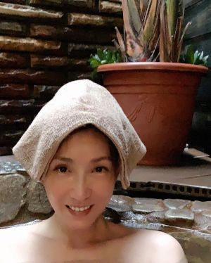 ▲葉全真素顏泡湯。(圖 / 葉全真IG) ▲葉全真素顏泡湯。(圖 / 葉全真IG)