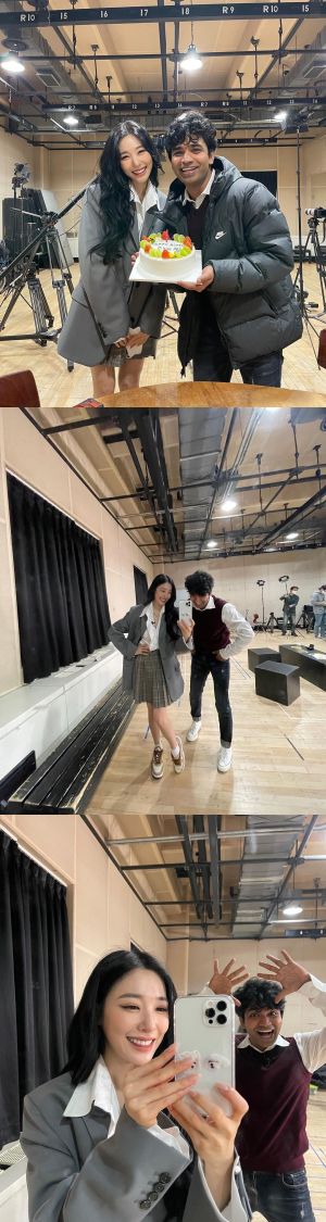 ▲蒂芬妮（左）幫阿努帕姆特里帕蒂慶祝33歲生日。（圖／蒂芬妮IG）